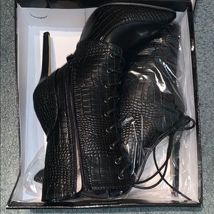 Brand new never worn heals!!